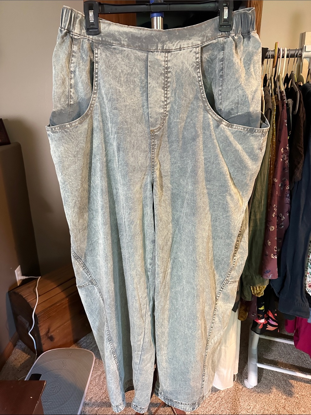 Very J Washed Gray pull on Wide-Leg Pants - barrel style. NWT